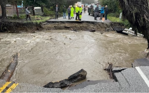 photo of the washout at Bates Creek on Main St in Soquel